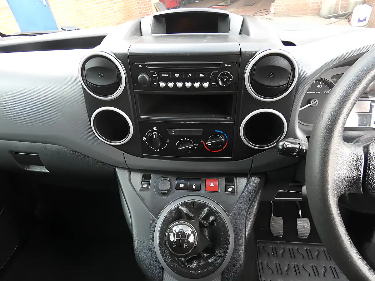 Used 2017 Citroen Berlingo 625 Lx Red - Interior and Exterior details 8