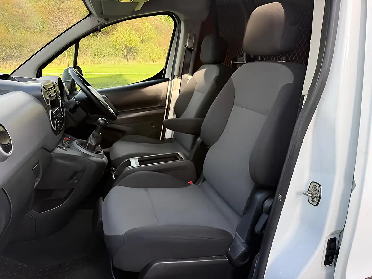 Used 2017 Citroen Berlingo 625 X L1 White - Interior and Exterior details 10