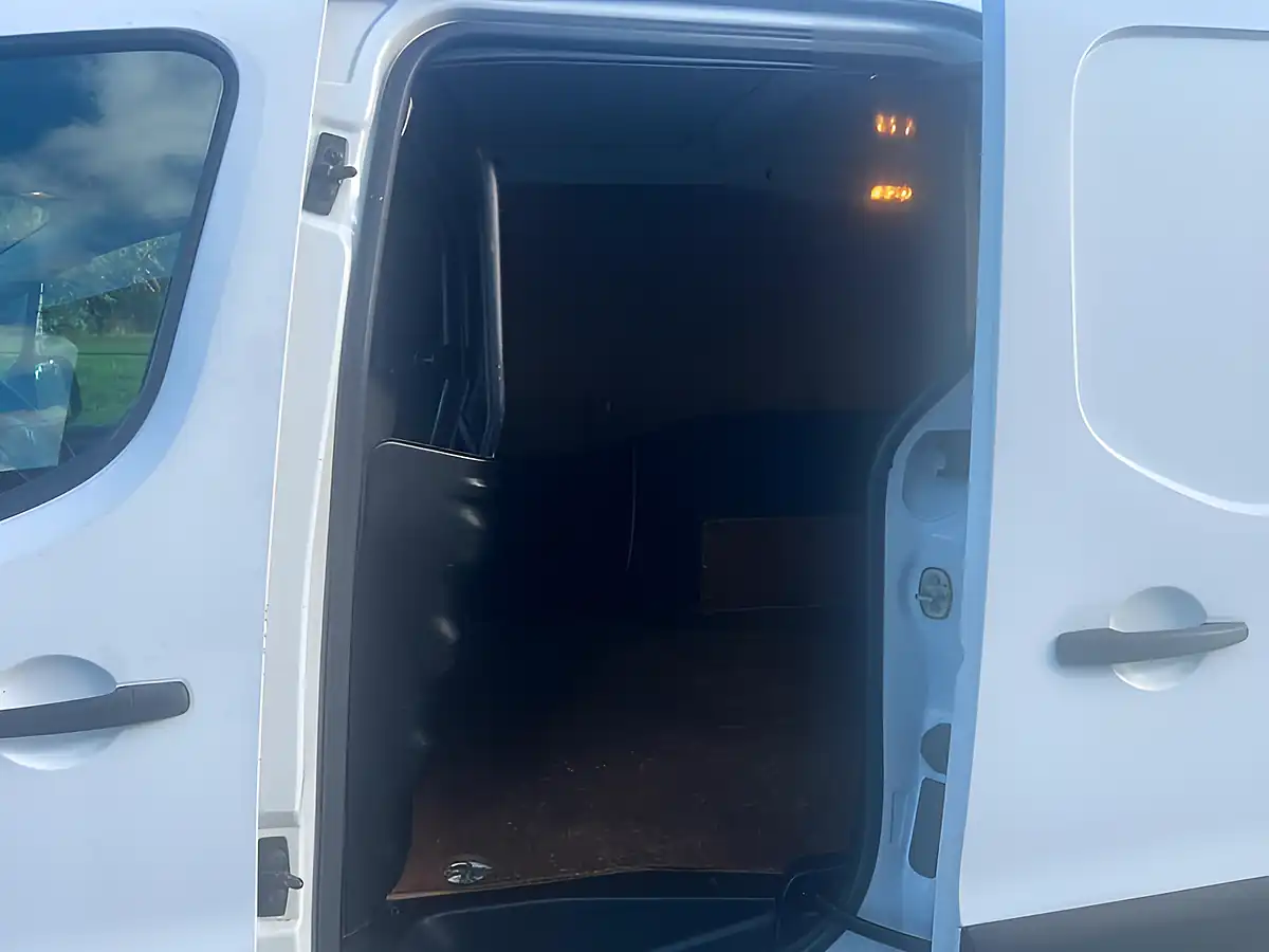 Used 2017 Citroen Berlingo 625 X L1 White - Interior and Exterior details 11