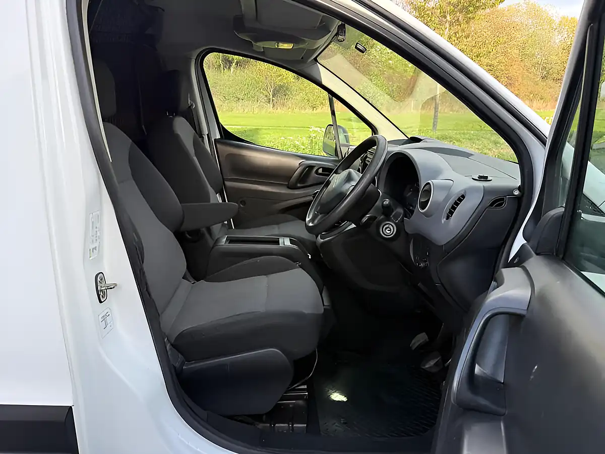 Used 2017 Citroen Berlingo 625 X L1 White - Interior and Exterior details 16