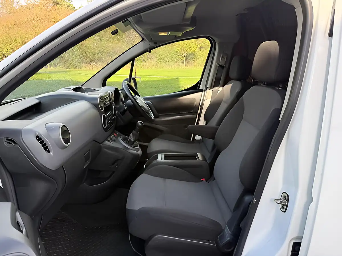 Used 2017 Citroen Berlingo 625 X L1 White - Interior and Exterior details 6