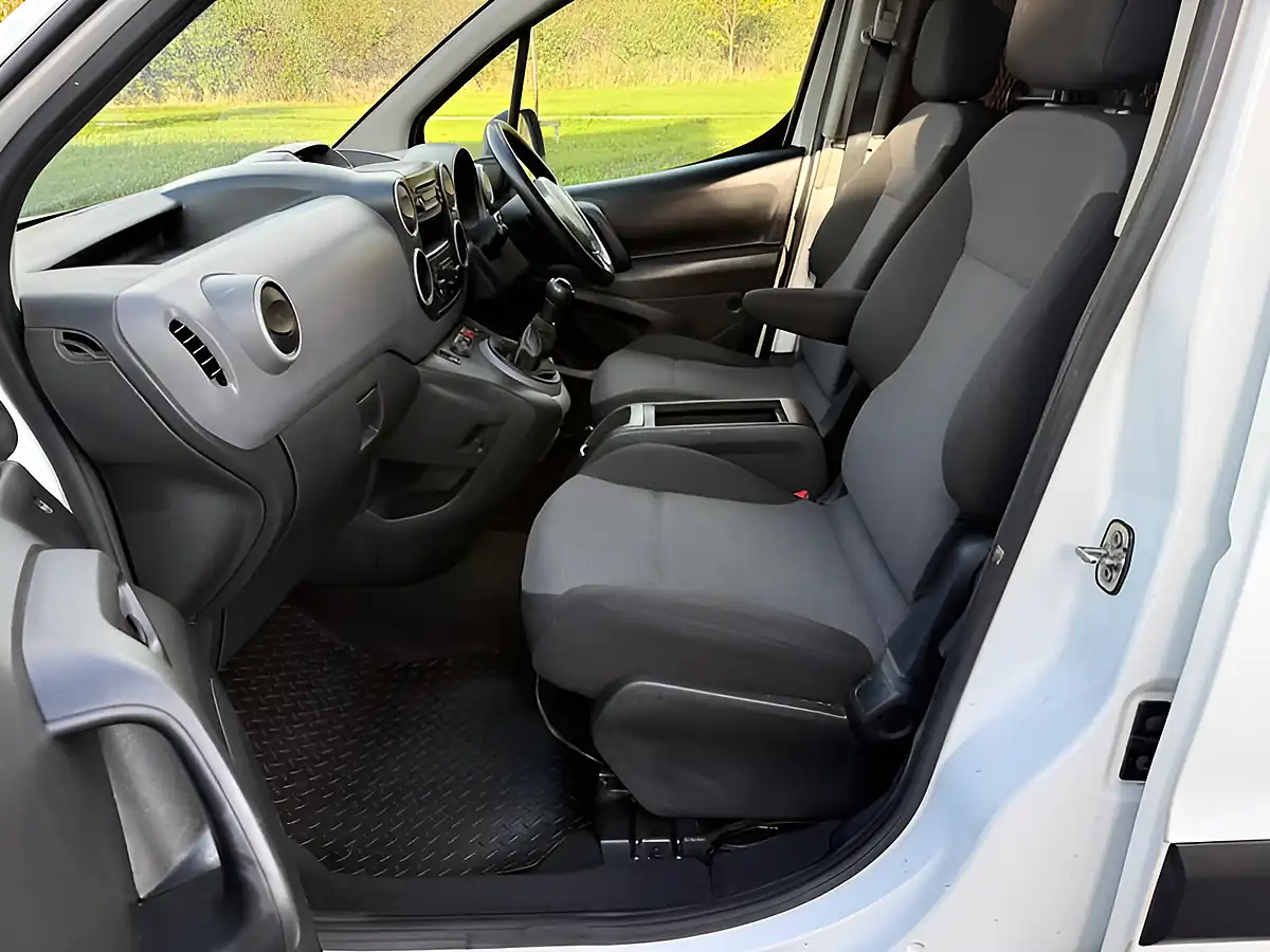 Used 2017 Citroen Berlingo 625 X L1 White - Interior and Exterior details 7