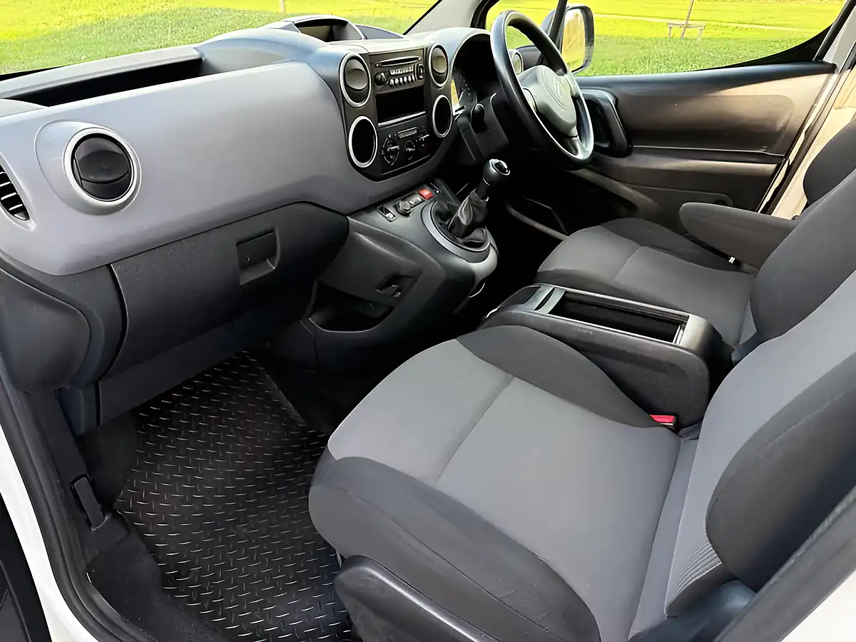 Used 2017 Citroen Berlingo 625 X L1 White - Interior and Exterior details 8