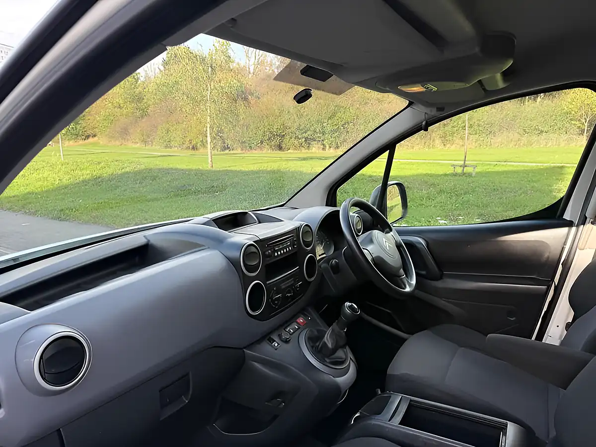 Used 2017 Citroen Berlingo 625 X L1 White - Interior and Exterior details 9