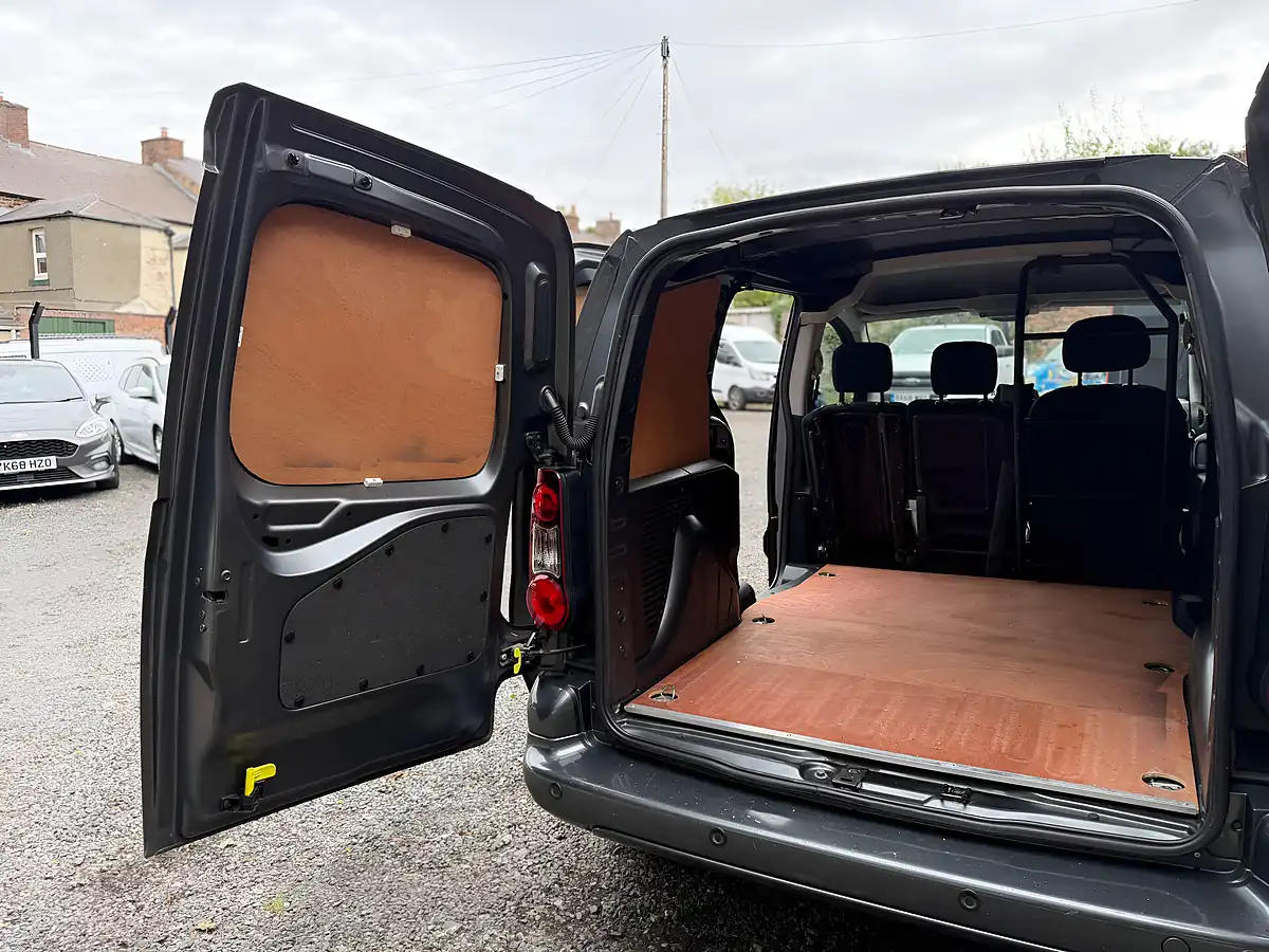 Used 2017 Citroen Berlingo 850 Enterprise Blue Grey - Interior and Exterior details 10