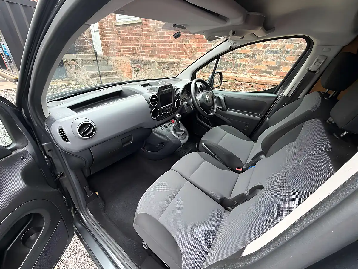 Used 2017 Citroen Berlingo 850 Enterprise Blue Grey - Interior and Exterior details 11
