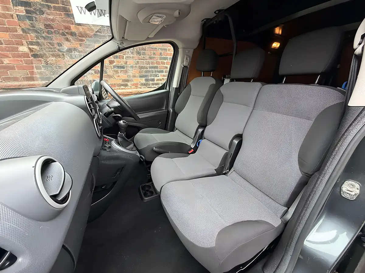 Used 2017 Citroen Berlingo 850 Enterprise Blue Grey - Interior and Exterior details 12