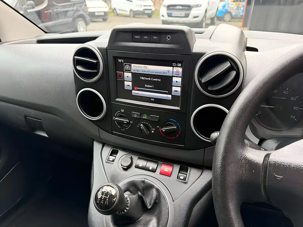 Used 2017 Citroen Berlingo 850 Enterprise Blue Grey - Interior and Exterior details 16