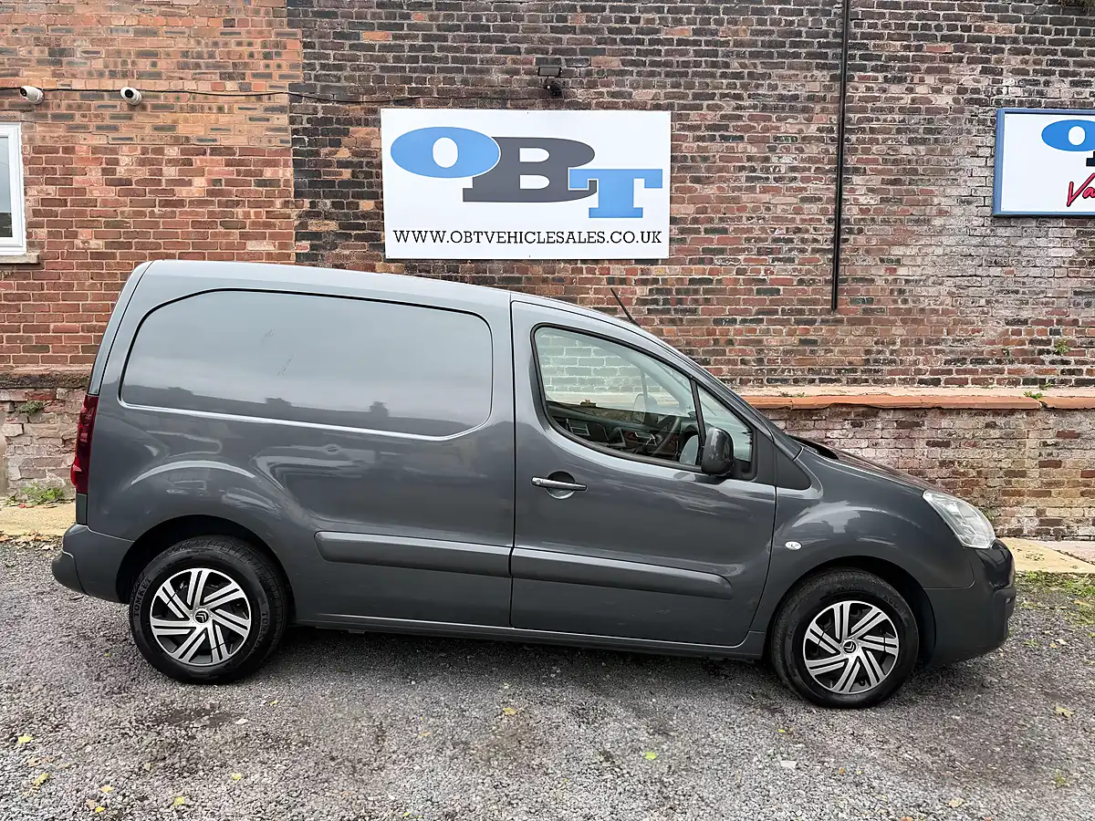 Used 2017 Citroen Berlingo 850 Enterprise Blue Grey - Interior and Exterior details 2