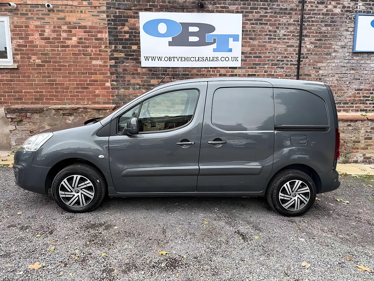 Used 2017 Citroen Berlingo 850 Enterprise Blue Grey - Interior and Exterior details 6