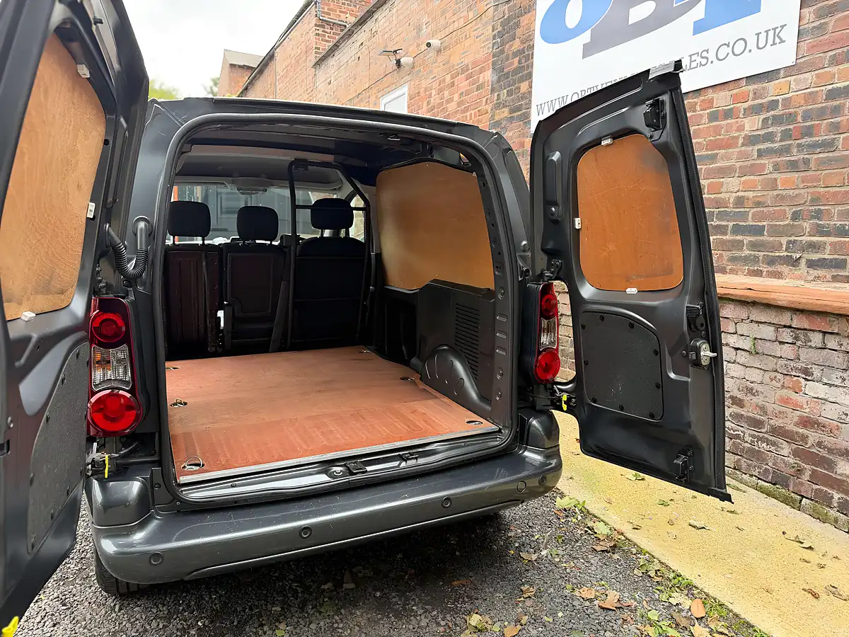 Used 2017 Citroen Berlingo 850 Enterprise Blue Grey - Interior and Exterior details 9