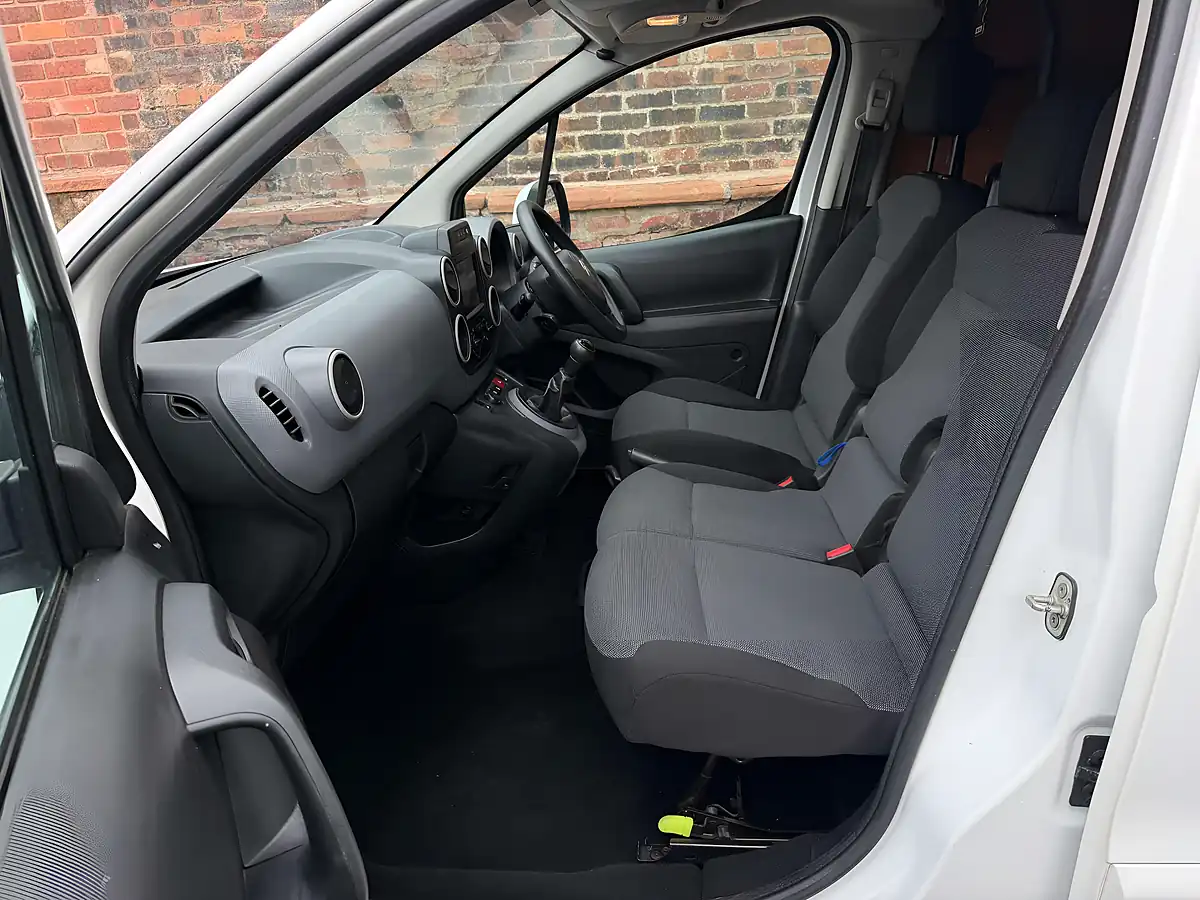 Used 2017 Citroen Berlingo 850 Enterprise Blue White - Interior and Exterior details 10