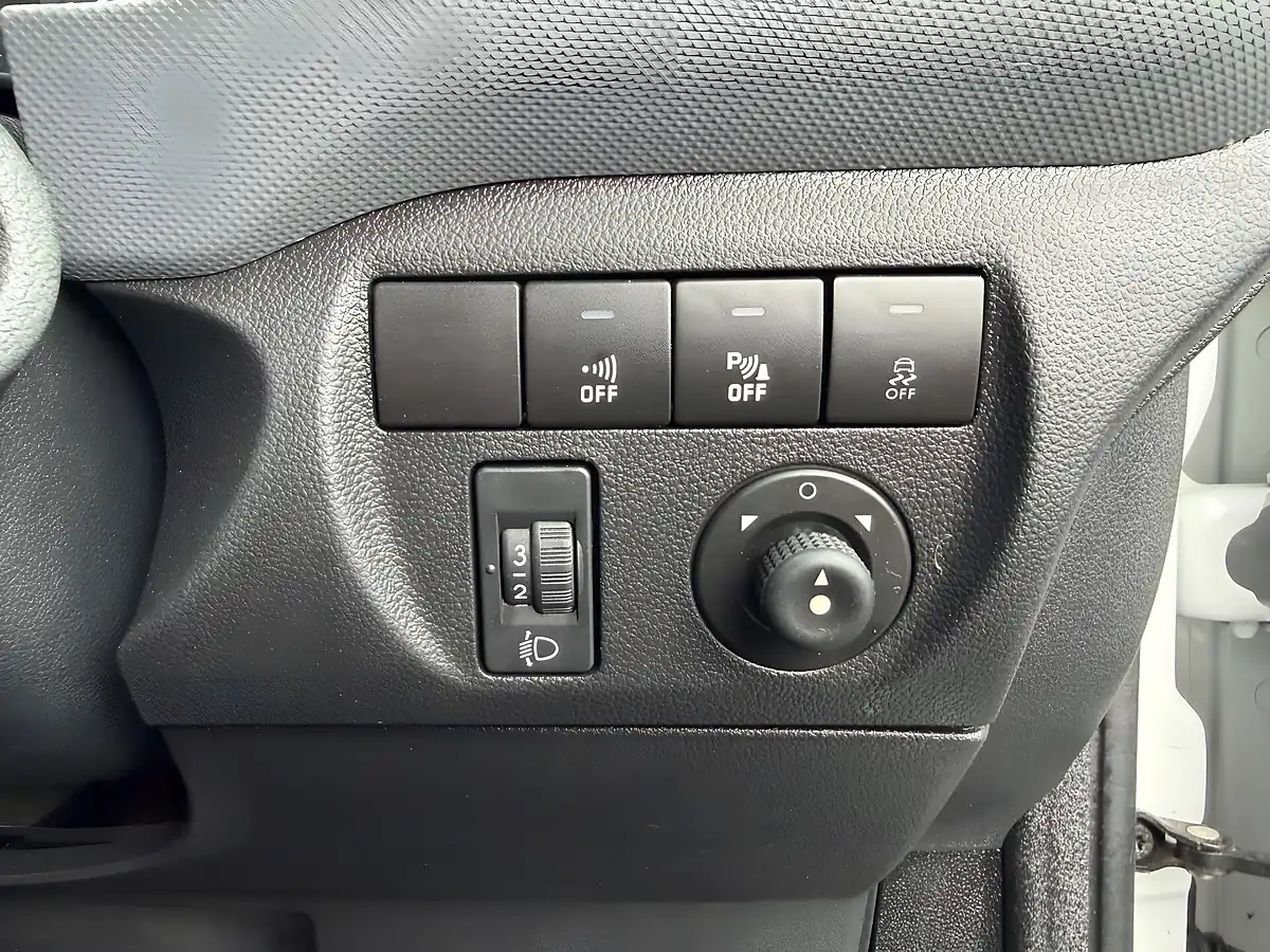 Used 2017 Citroen Berlingo 850 Enterprise Blue White - Interior and Exterior details 17