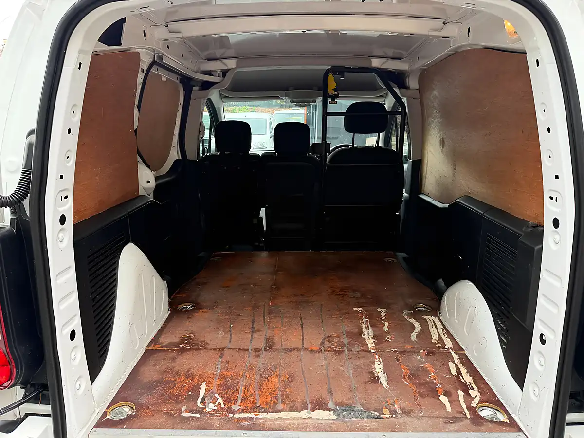Used 2017 Citroen Berlingo 850 Enterprise Blue White - Interior and Exterior details 19