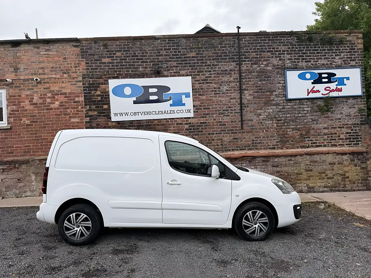 Used 2017 Citroen Berlingo 850 Enterprise Blue White - Interior and Exterior details 3