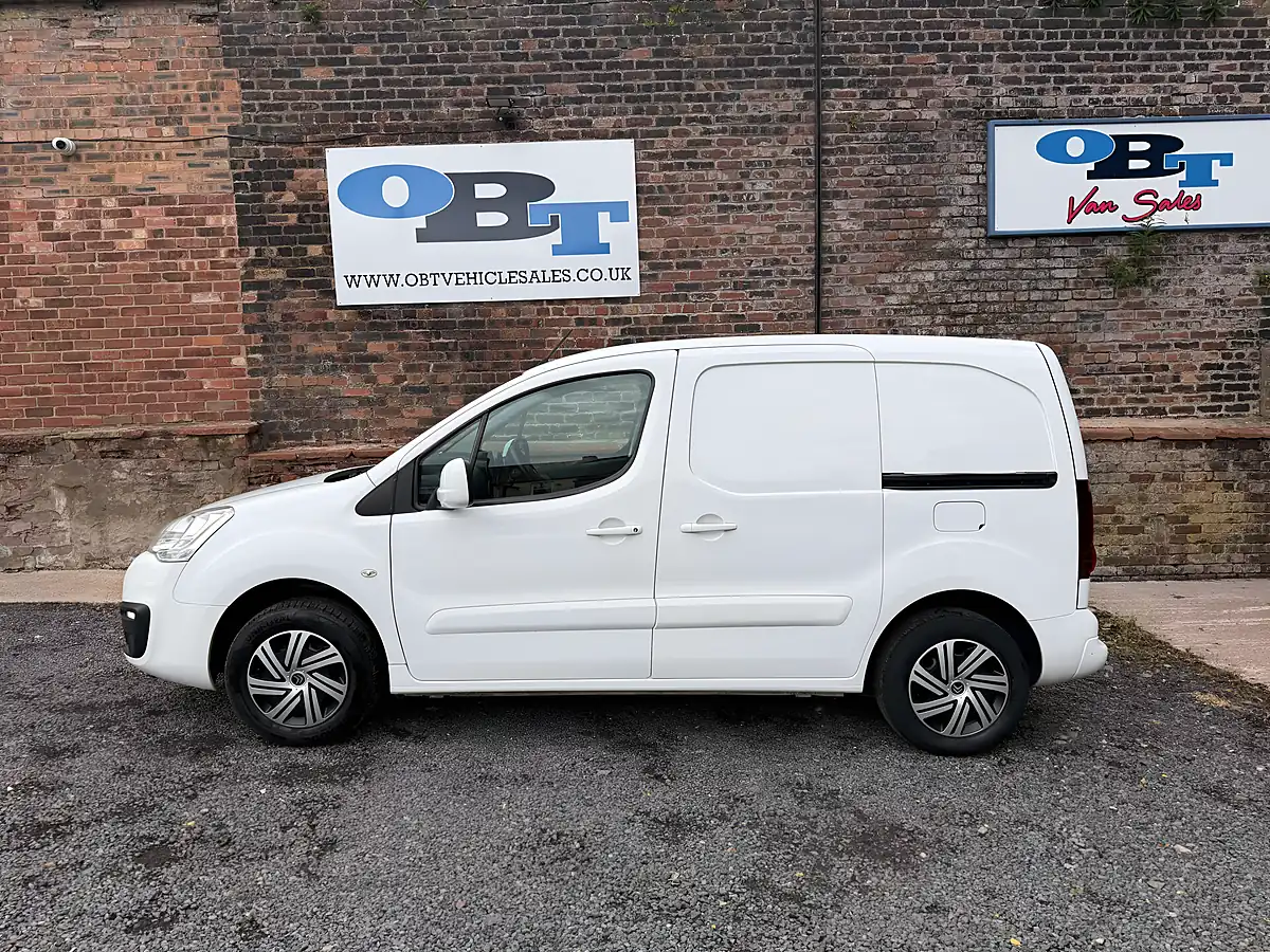 Used 2017 Citroen Berlingo 850 Enterprise Blue White - Interior and Exterior details 5