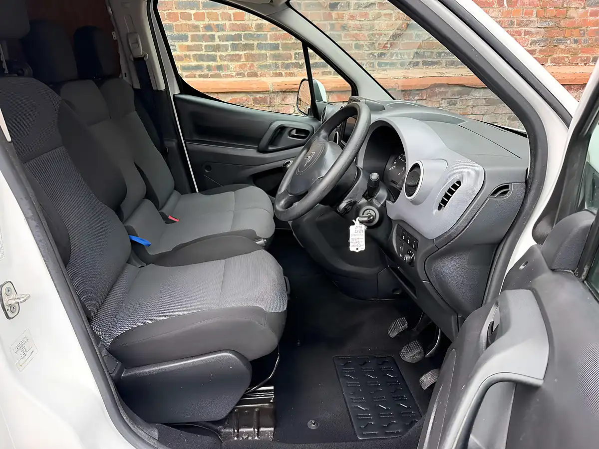 Used 2017 Citroen Berlingo 850 Enterprise Blue White - Interior and Exterior details 7