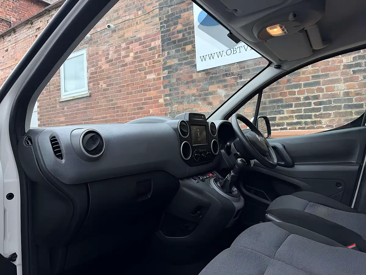 Used 2017 Citroen Berlingo 850 Enterprise Blue White - Interior and Exterior details 9
