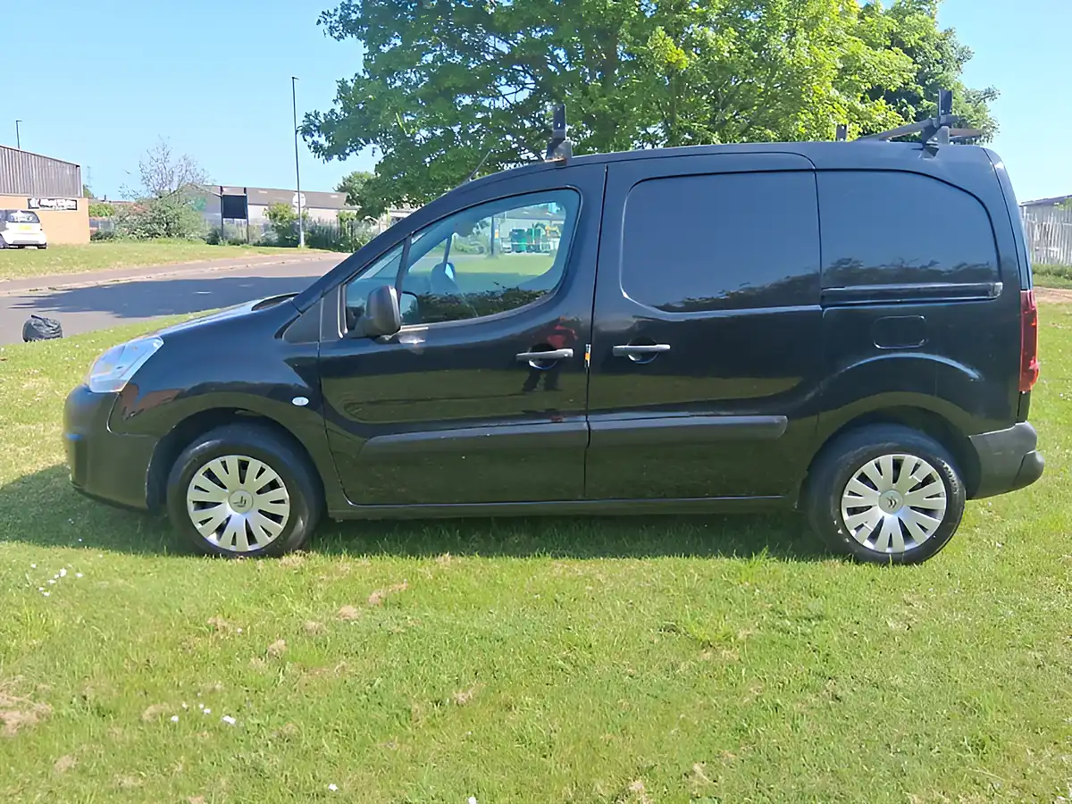 Used 2017 Citroen Berlingo Enterprise Black - Front View