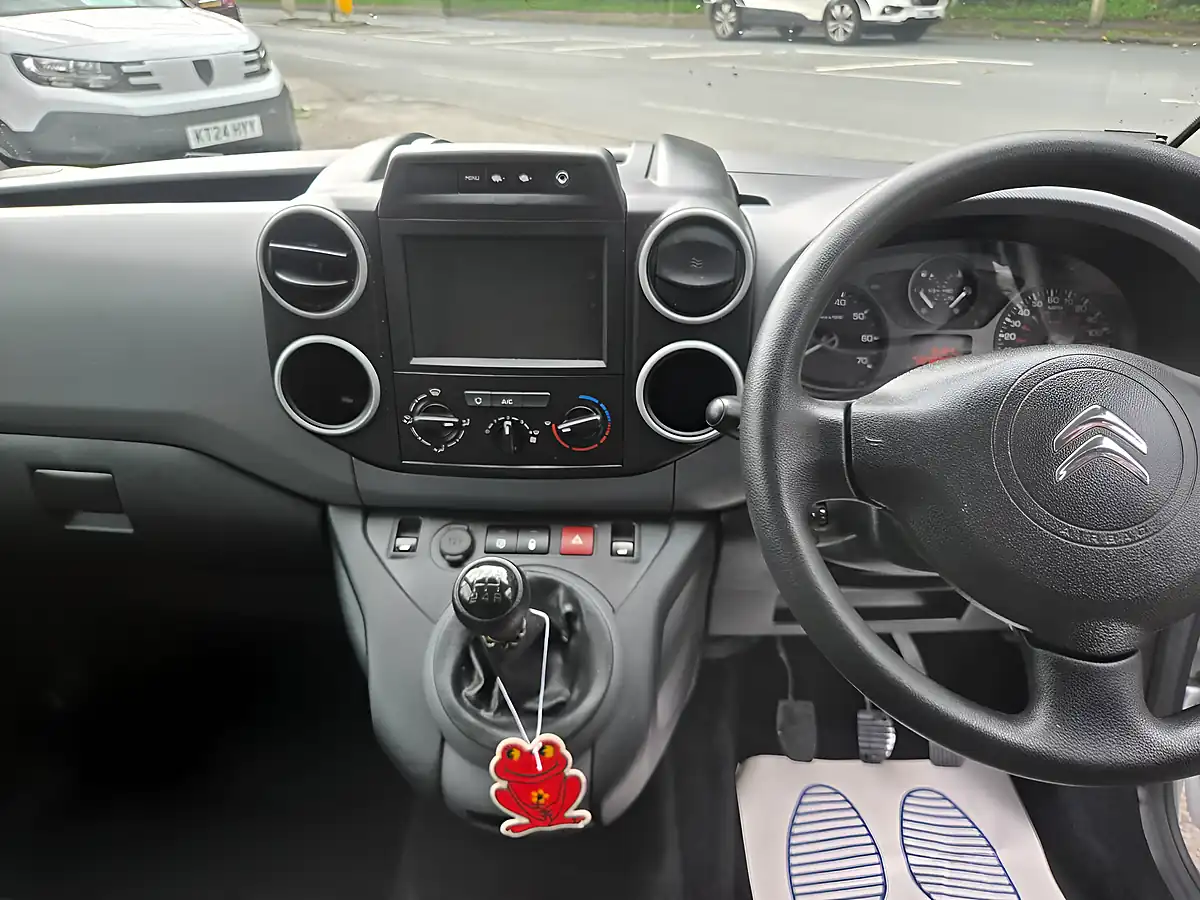 Used 2017 Citroen Berlingo Enterprise Silver - Interior and Exterior details 16