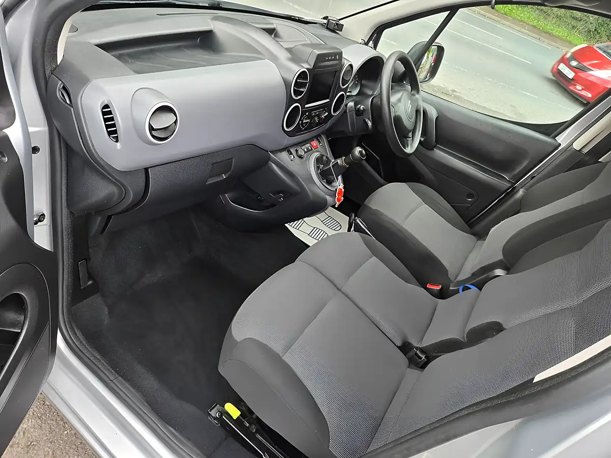 Used 2017 Citroen Berlingo Enterprise Silver - Interior and Exterior details 5
