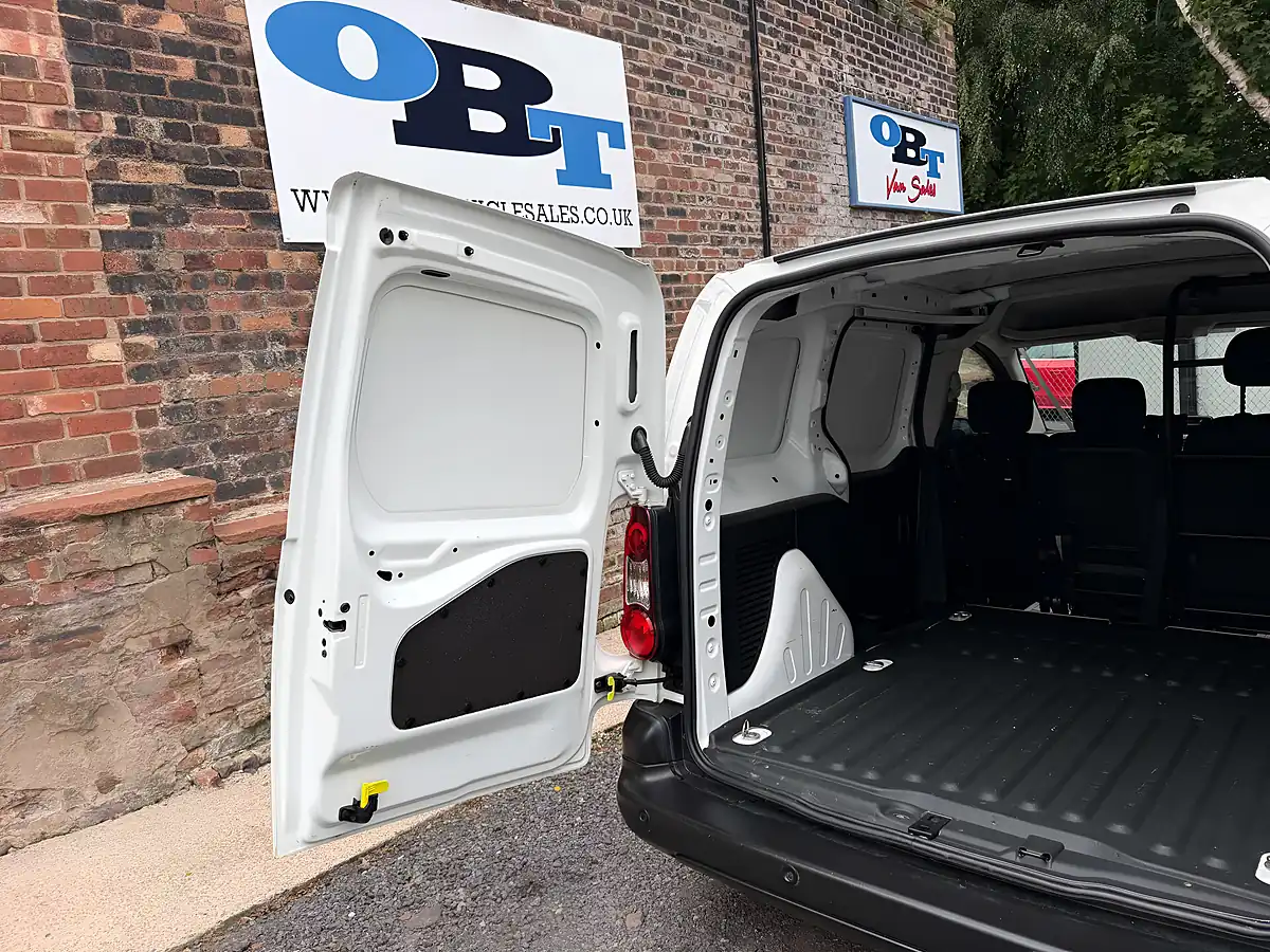 Used 2017 Citroen Berlingo Enterprise White - Interior and Exterior details 16