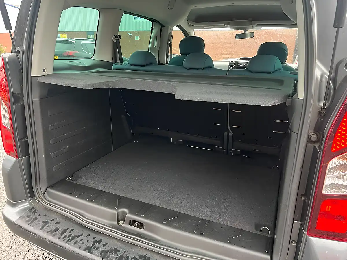 Used 2017 Citroen Berlingo Feel Multispace Grey - Interior and Exterior details 10