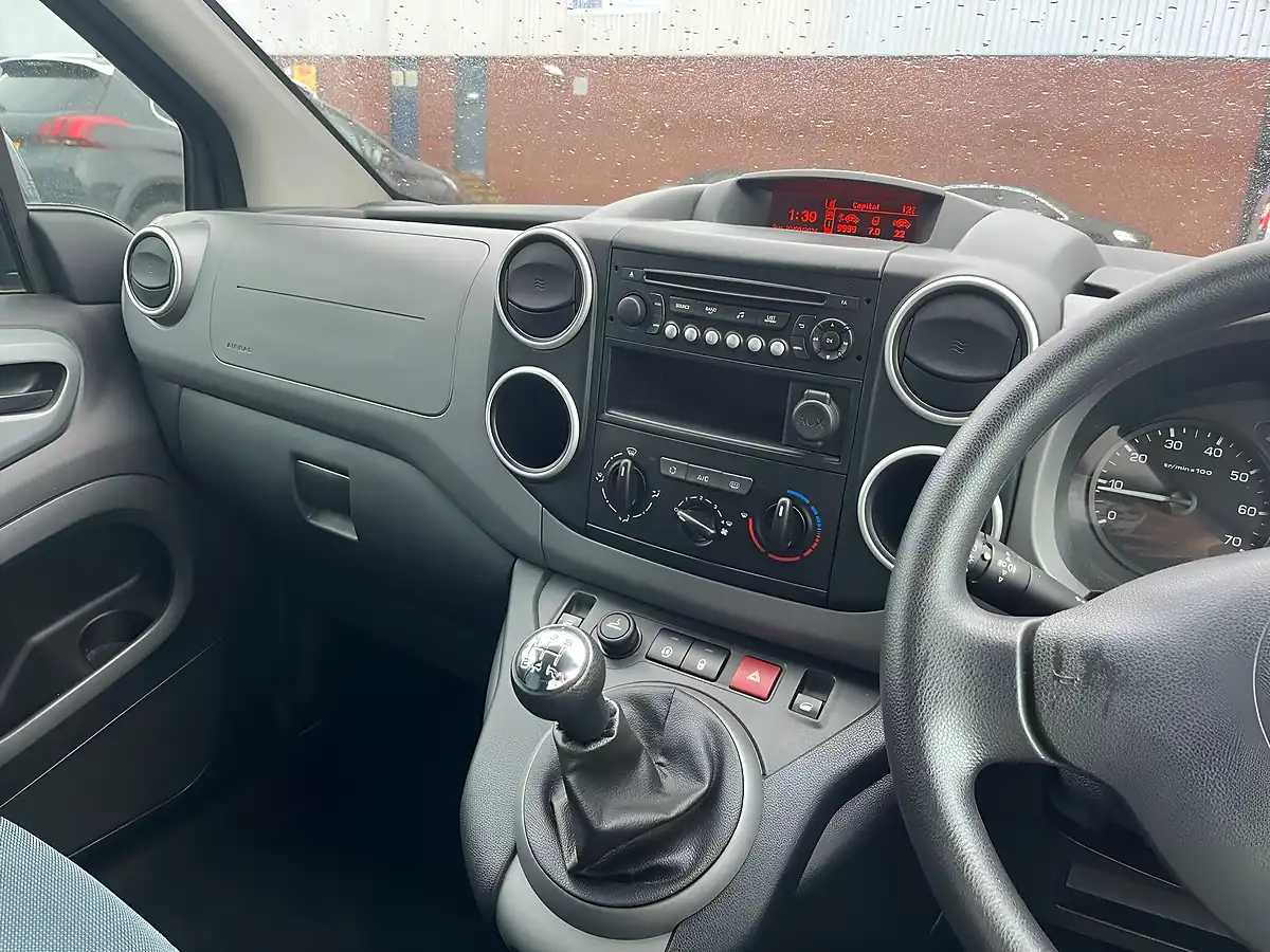 Used 2017 Citroen Berlingo Feel Multispace Grey - Interior and Exterior details 13