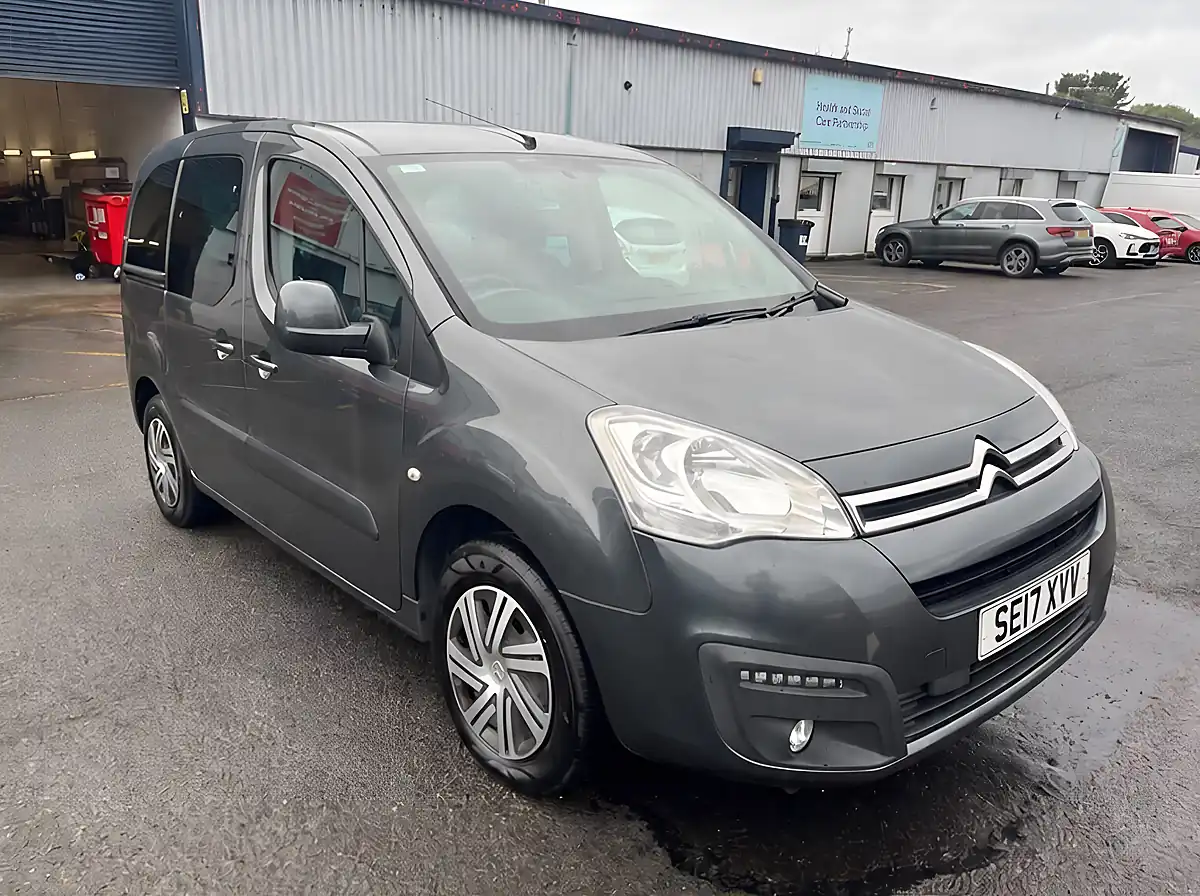 Used 2017 Citroen Berlingo Feel Multispace Grey - Interior and Exterior details 8