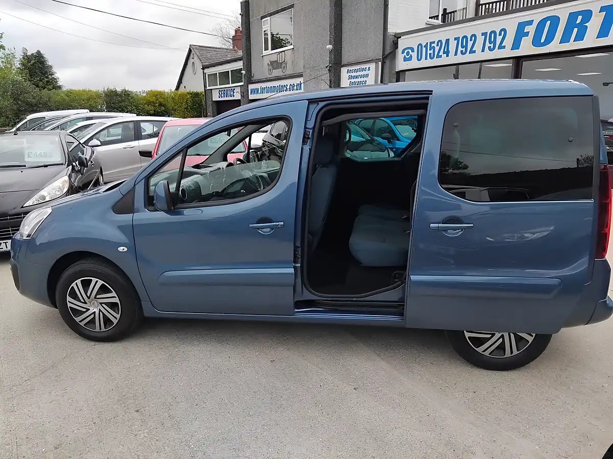 Used 2017 Citroen Berlingo Multispace Feel Blue - Interior and Exterior details 10
