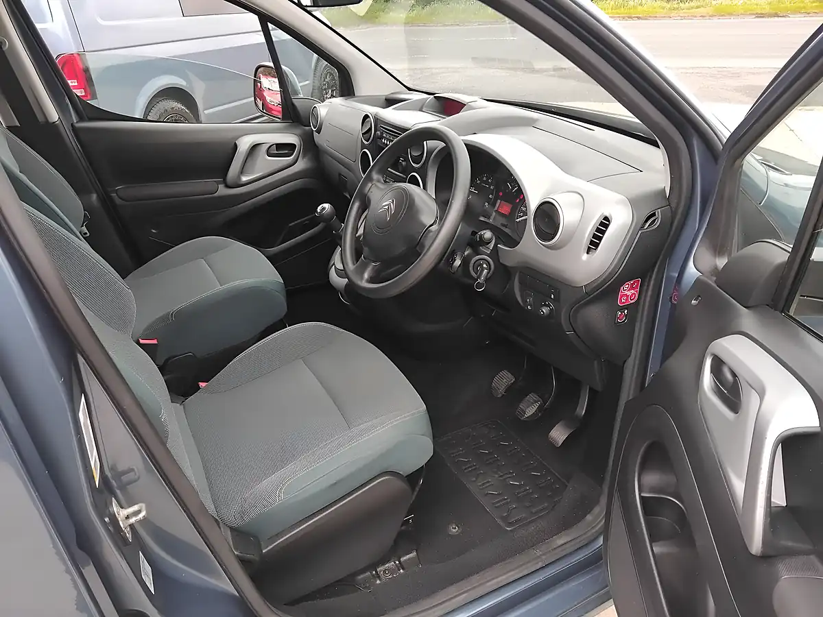 Used 2017 Citroen Berlingo Multispace Feel Blue - Interior and Exterior details 14