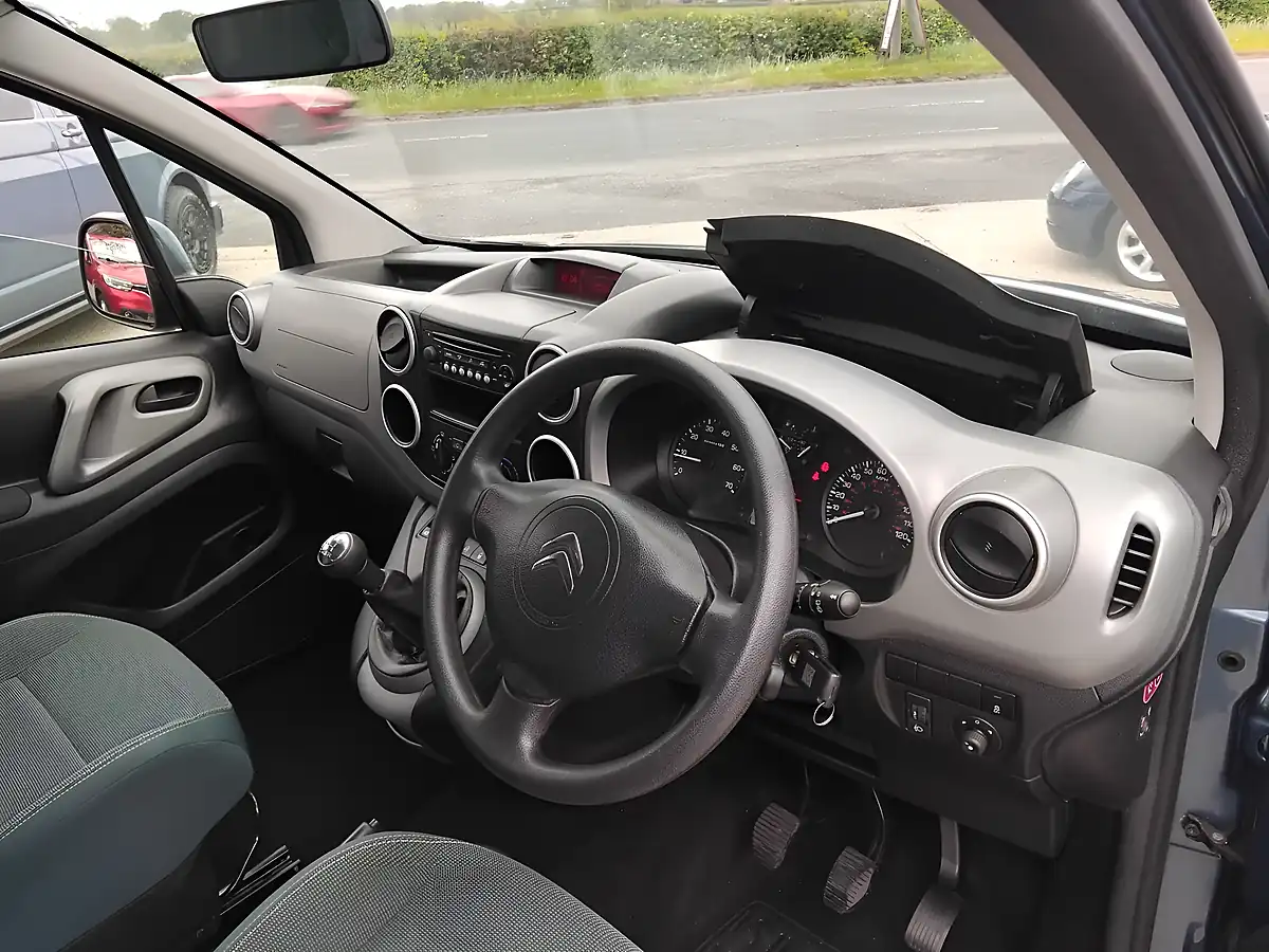 Used 2017 Citroen Berlingo Multispace Feel Blue - Interior and Exterior details 16