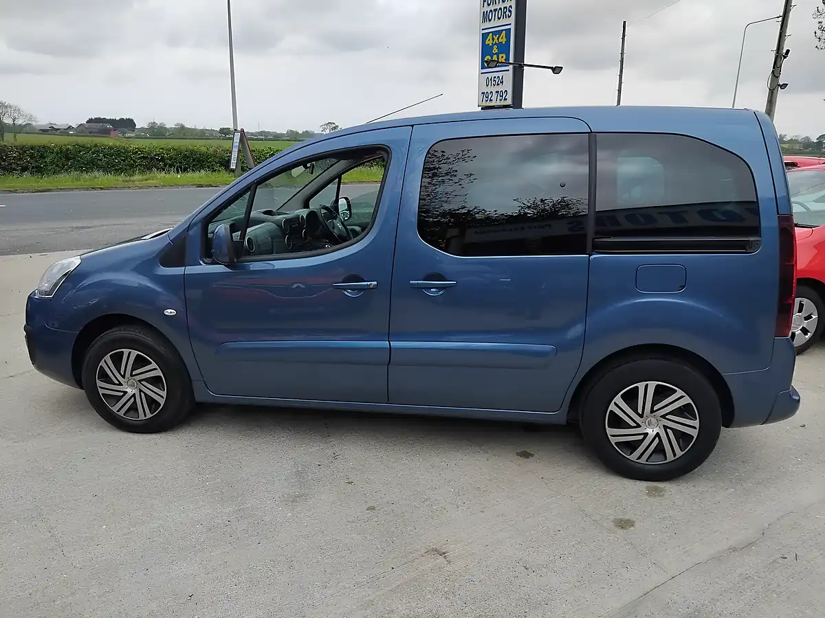 Used 2017 Citroen Berlingo Multispace Feel Blue - Interior and Exterior details 5
