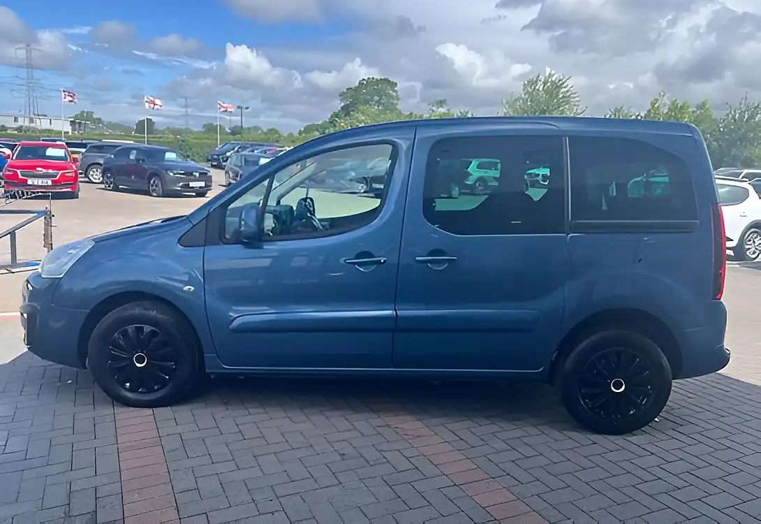 Used 2017 Citroen Berlingo Multispace Feel Blue - Interior and Exterior details 10