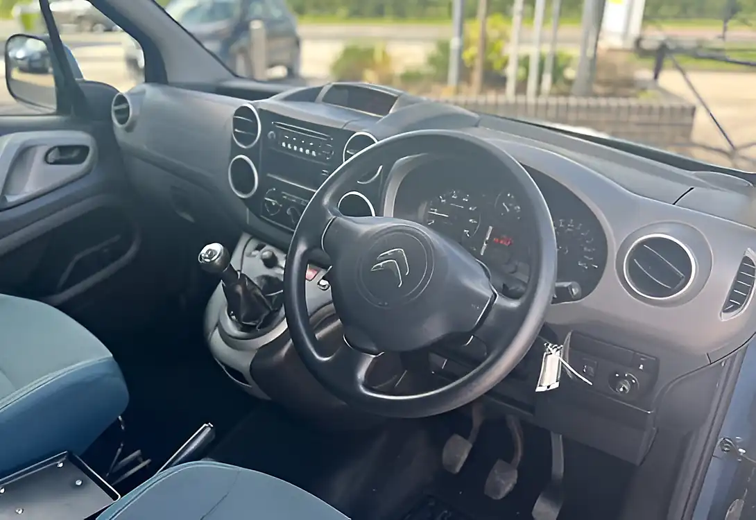 Used 2017 Citroen Berlingo Multispace Feel Blue - Interior and Exterior details 14