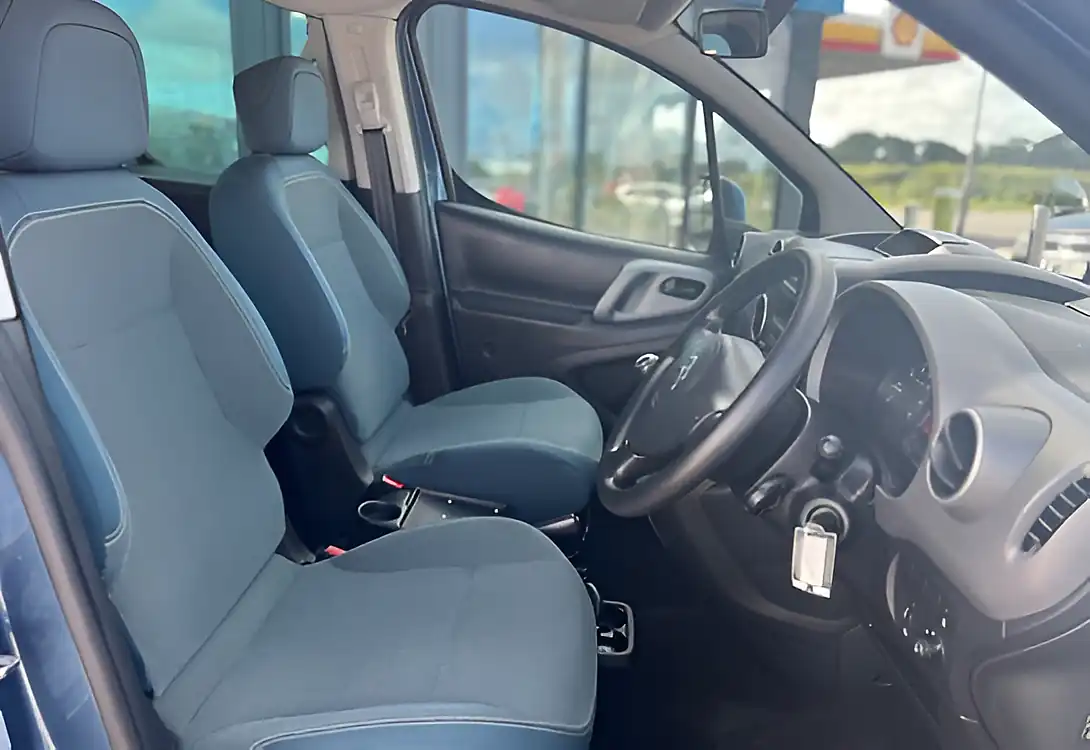 Used 2017 Citroen Berlingo Multispace Feel Blue - Interior and Exterior details 17