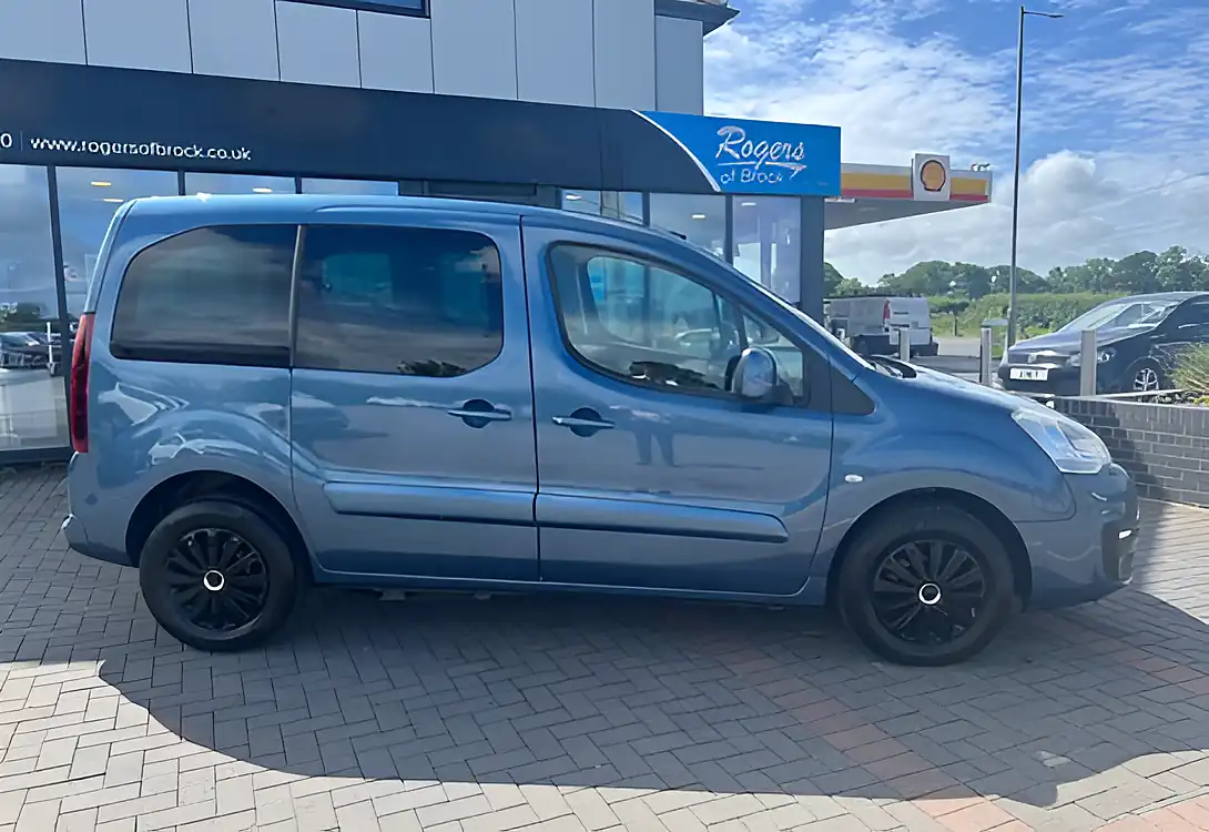 Used 2017 Citroen Berlingo Multispace Feel Blue - Interior and Exterior details 6