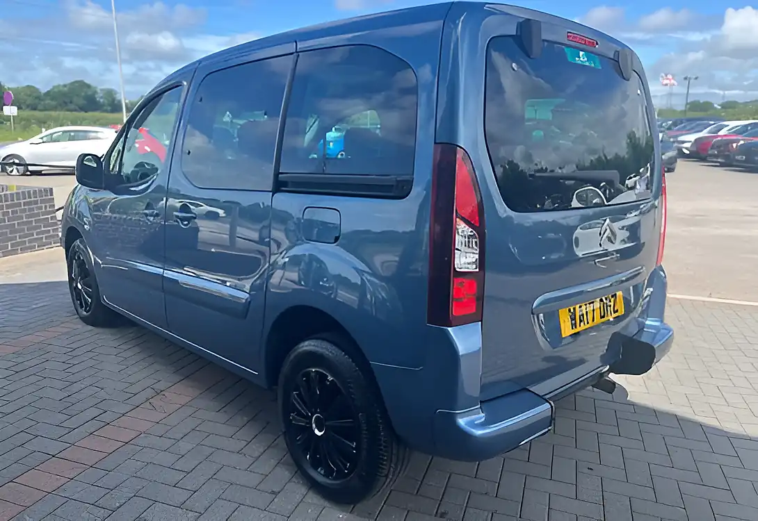 Used 2017 Citroen Berlingo Multispace Feel Blue - Interior and Exterior details 9