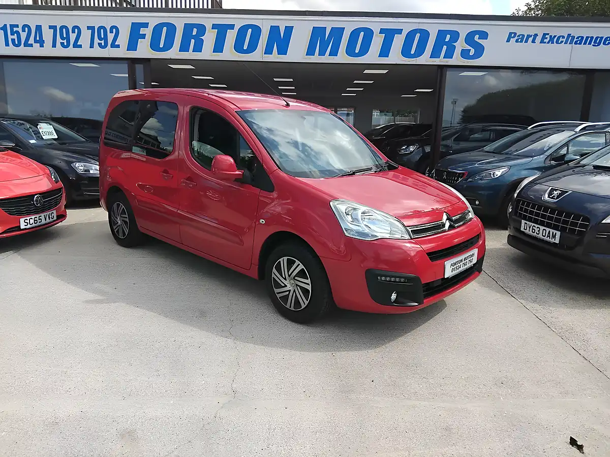 Used 2017 Citroen Berlingo Multispace Feel Red - Front View