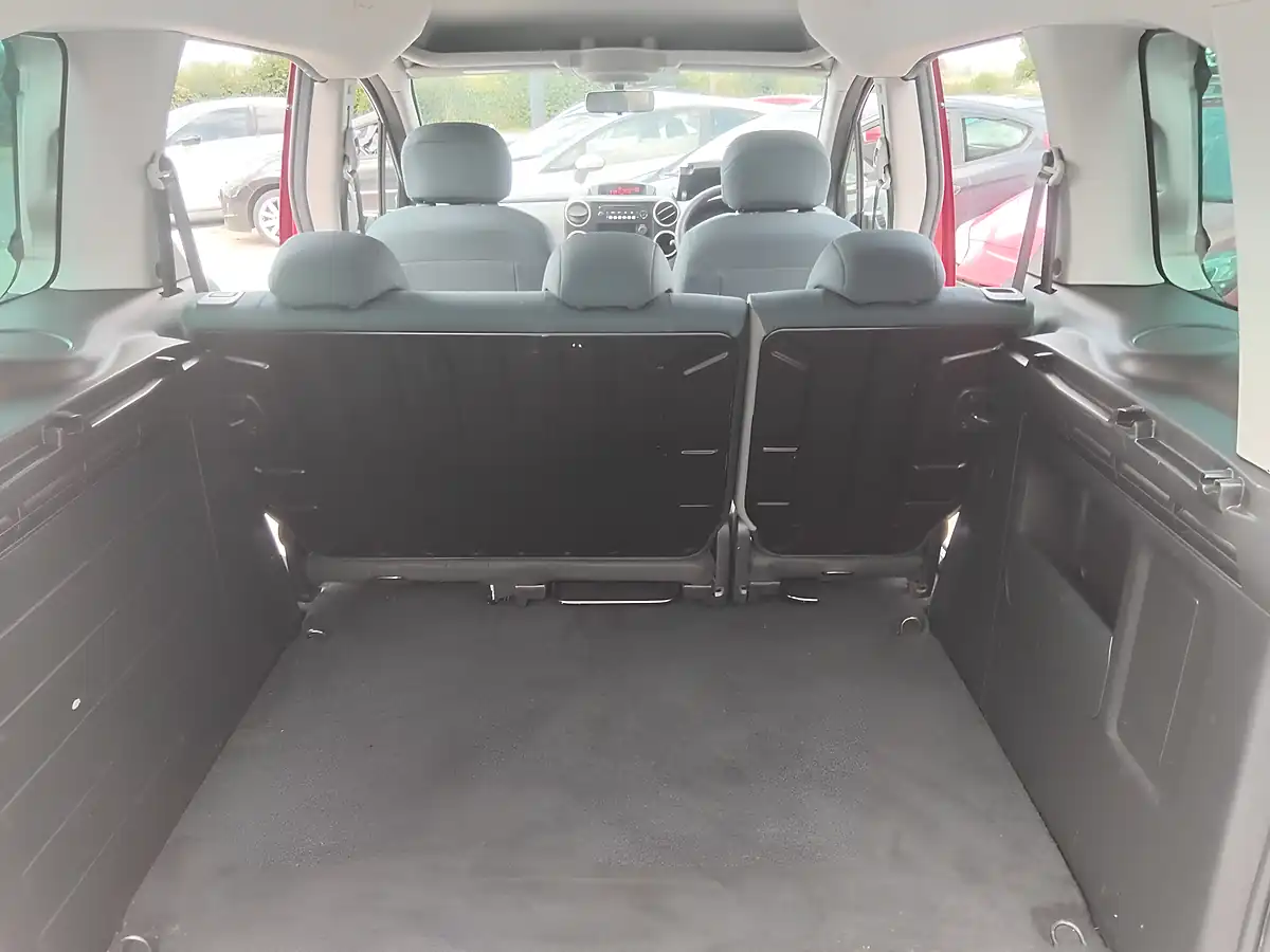 Used 2017 Citroen Berlingo Multispace Feel Red - Interior and Exterior details 16