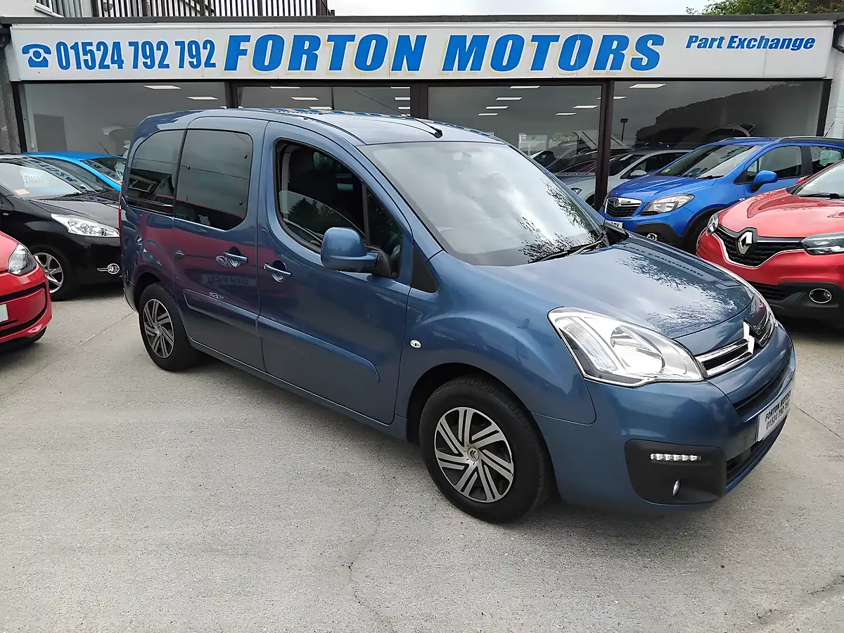 Used 2017 Citroen Berlingo Multispace Feel Red - Interior and Exterior details 18