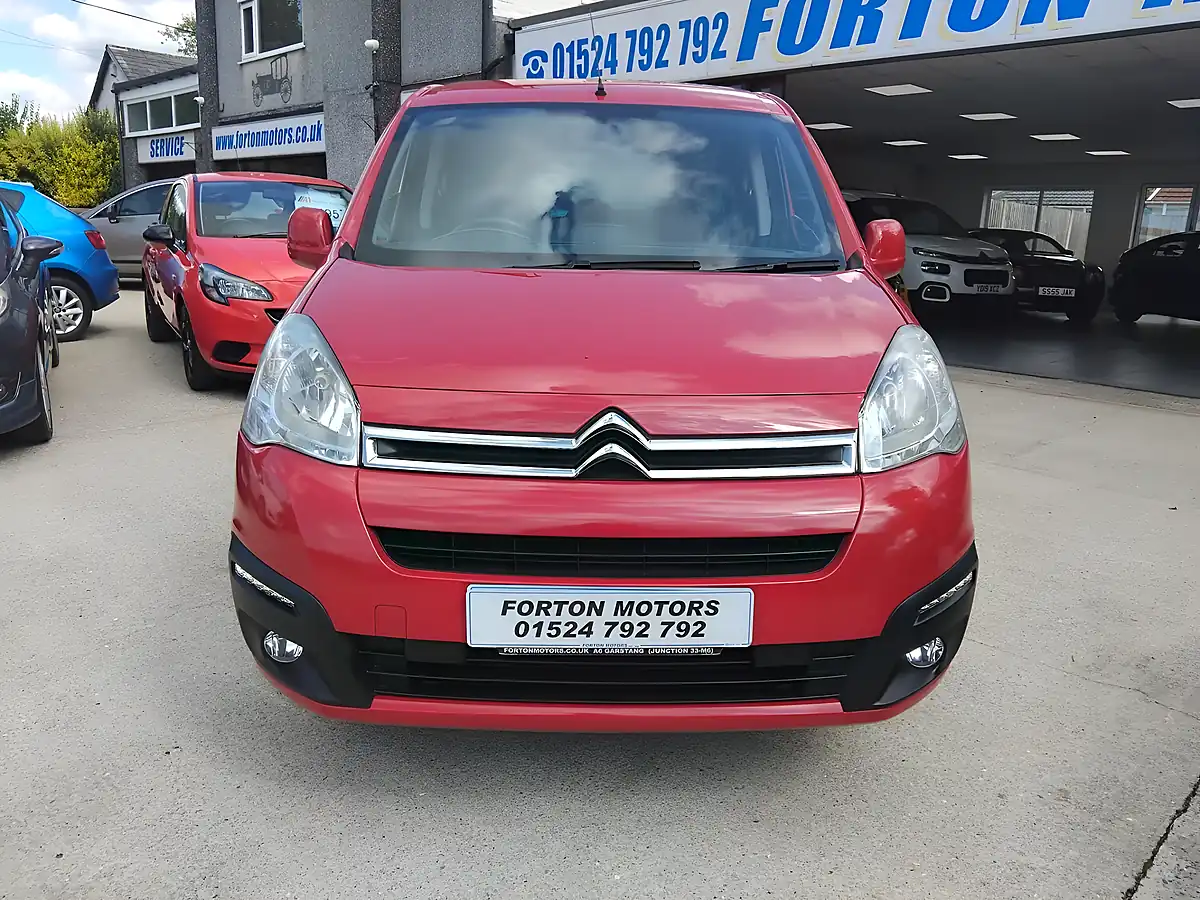 Used 2017 Citroen Berlingo Multispace Feel Red - Interior and Exterior details 3