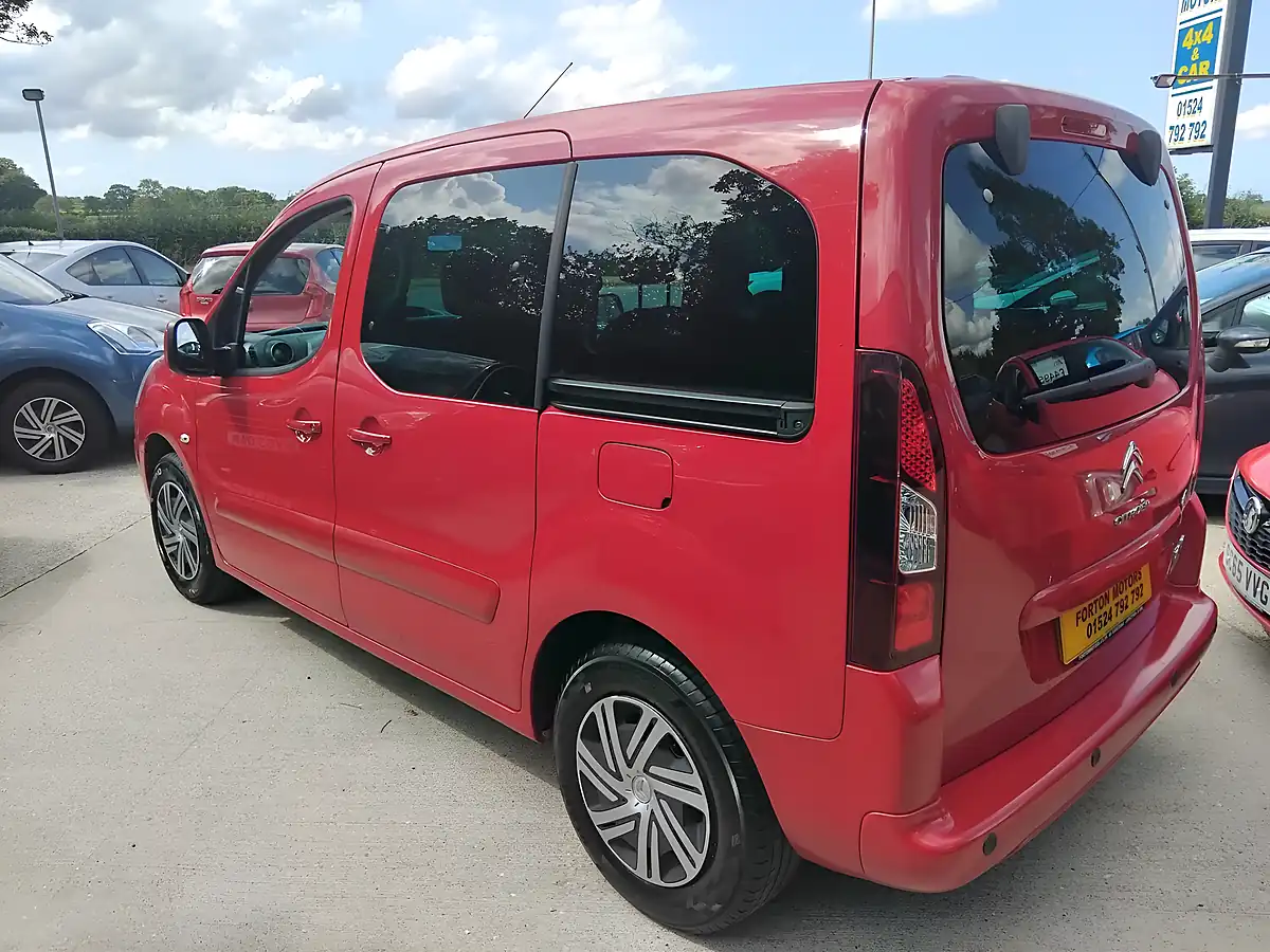 Used 2017 Citroen Berlingo Multispace Feel Red - Interior and Exterior details 6