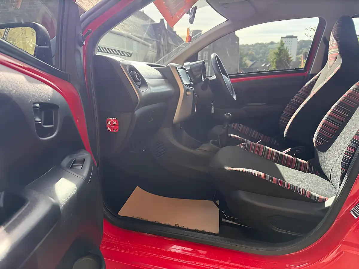 Used 2017 Citroen C1 Puretech Feel Red - Interior and Exterior details 6
