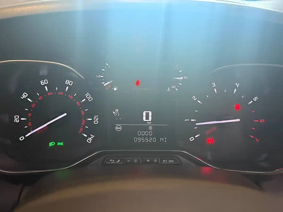 Used 2017 Citroen C3 Aircross Flair Beige - Interior and Exterior details 17