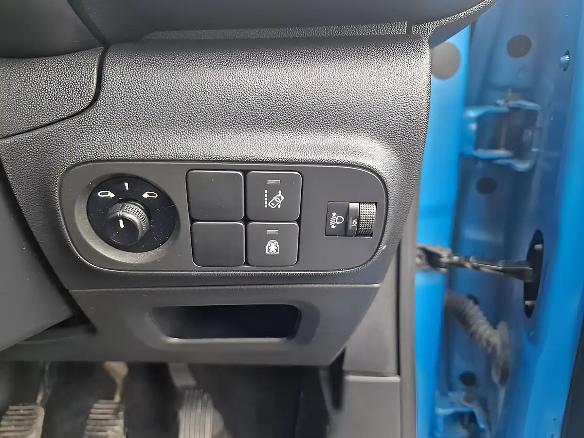 Used 2017 Citroen C3 Feel Blue - Interior and Exterior details 14