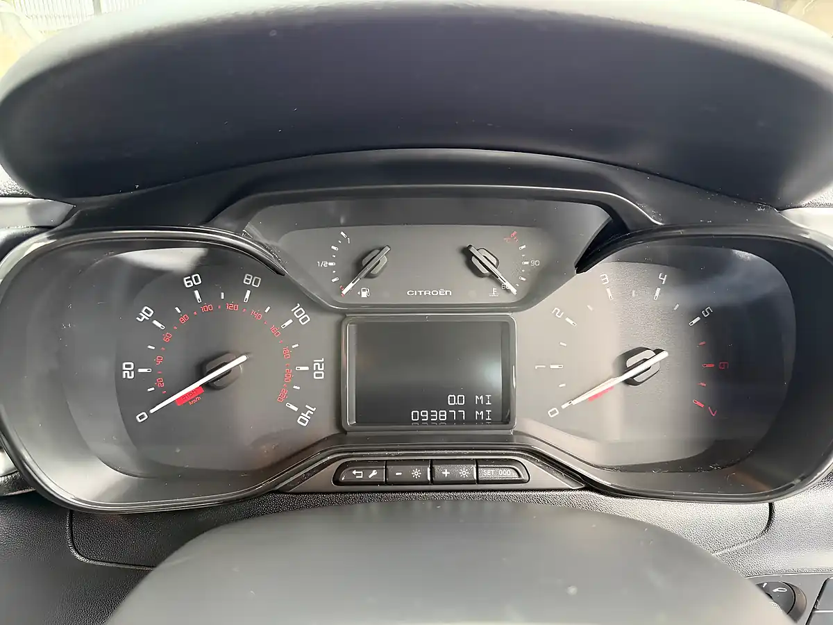 Used 2017 Citroen C3 Feel Silver - Interior and Exterior details 15