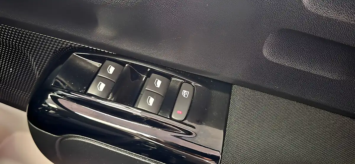 Used 2017 Citroen C3 Flair Black - Interior and Exterior details 11