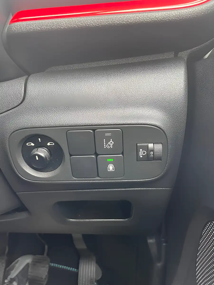 Used 2017 Citroen C3 Flair White - Interior and Exterior details 11