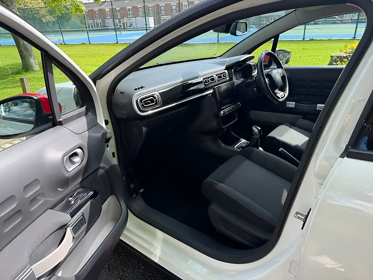Used 2017 Citroen C3 Flair White - Interior and Exterior details 13